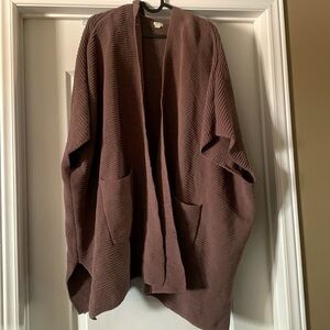 Comfy cozy brown blanket cardigan from Aerie! Size XS but fits through size XL